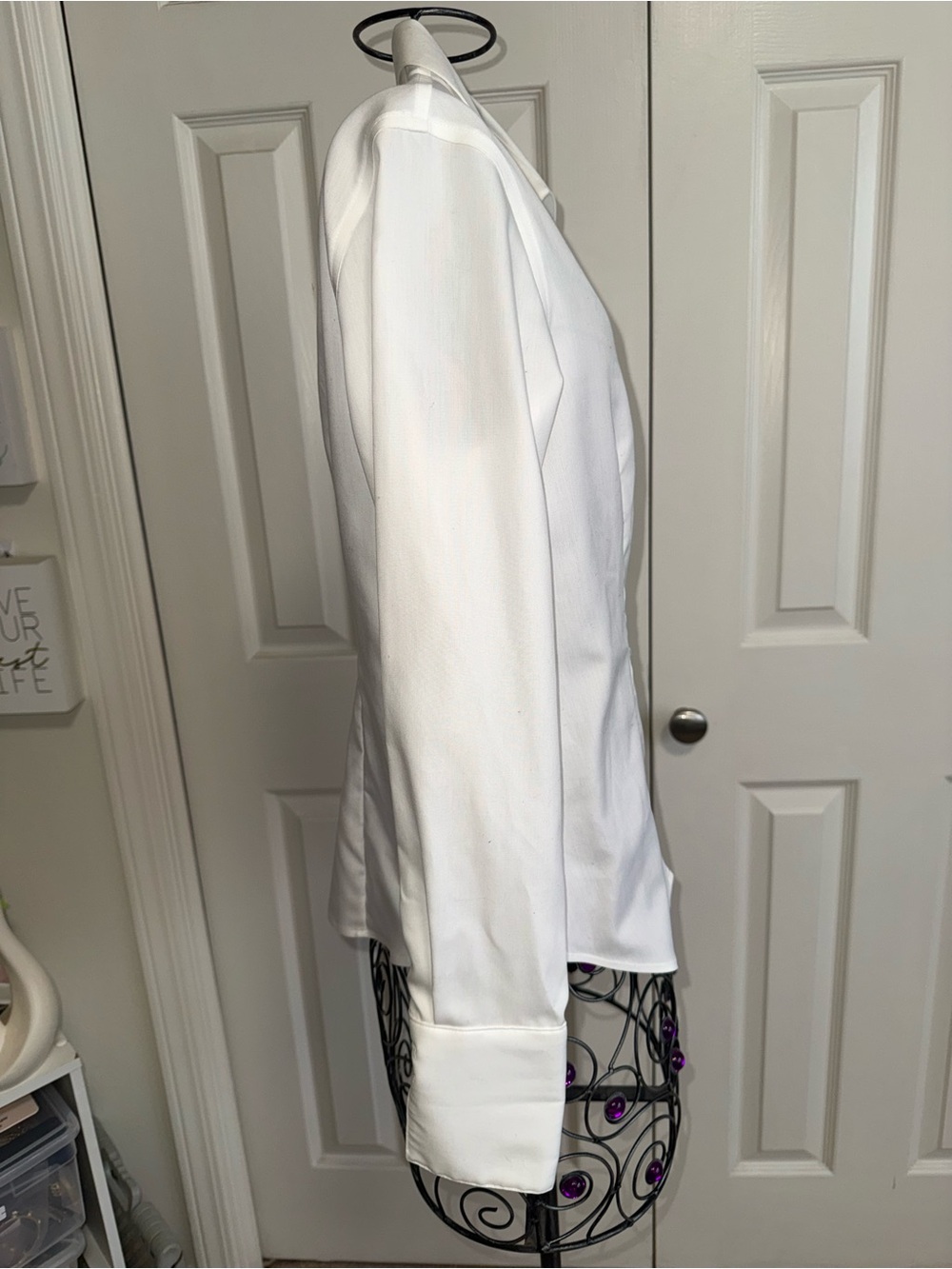 Jones New York White Button-Front Petite Blouse. V- neck. Fitted silhouette. 4P - Picture 5 of 6